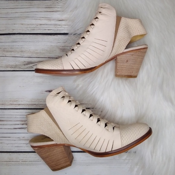 Free People Far Hills Cream Leather Ankle Boots - Picture 5 of 8